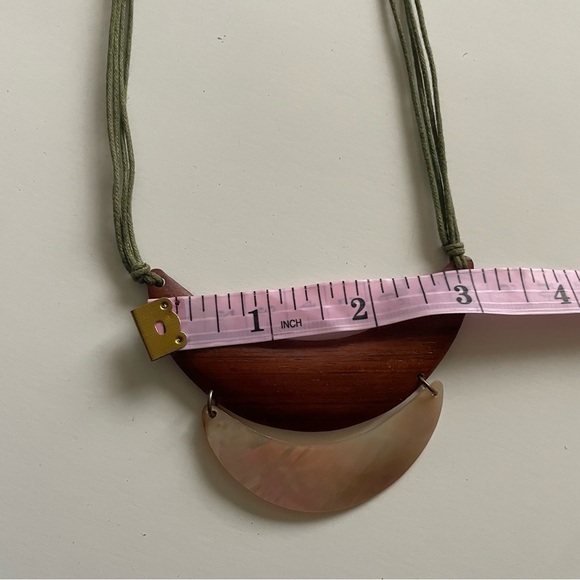 Vintage Wooden Shell Half Crescent Moon Boho Tribal Artisan Necklace Hand Made - Picture 9 of 10